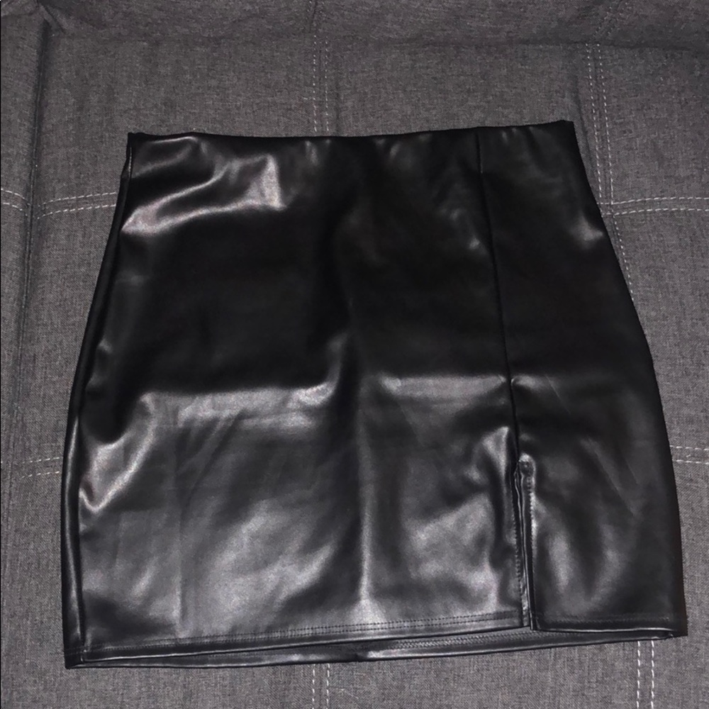 black skirt